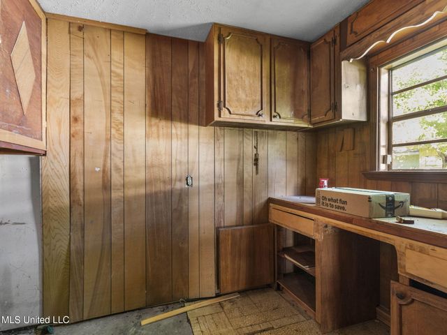 220 Beechcrest Drive, Jackson, MS 39211