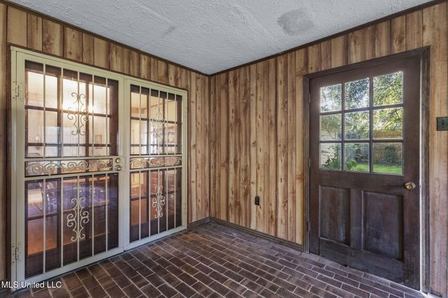 220 Beechcrest Drive, Jackson, MS 39211