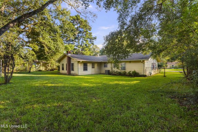 220 Beechcrest Drive, Jackson, MS 39211