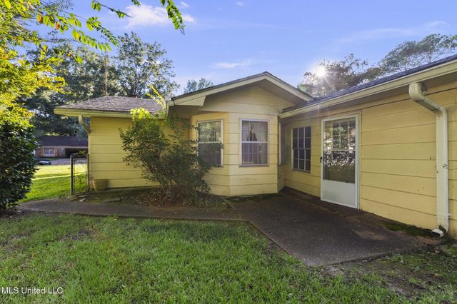 220 Beechcrest Drive, Jackson, MS 39211