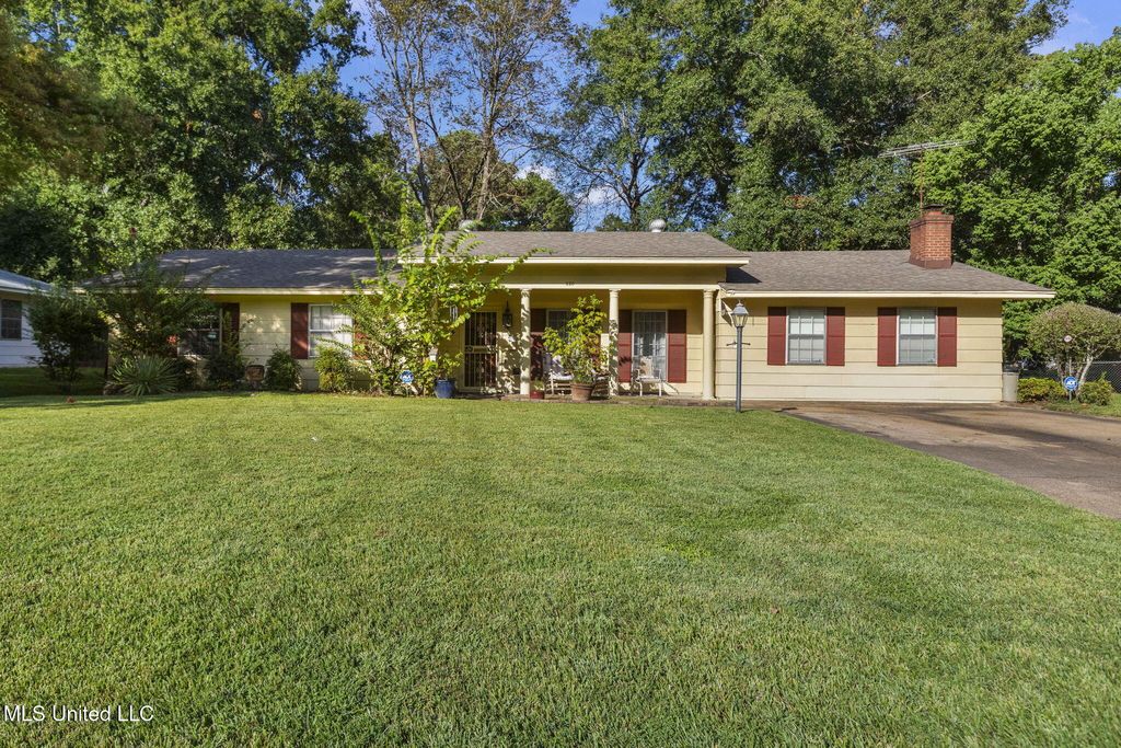 220 Beechcrest Drive, Jackson, MS 39211