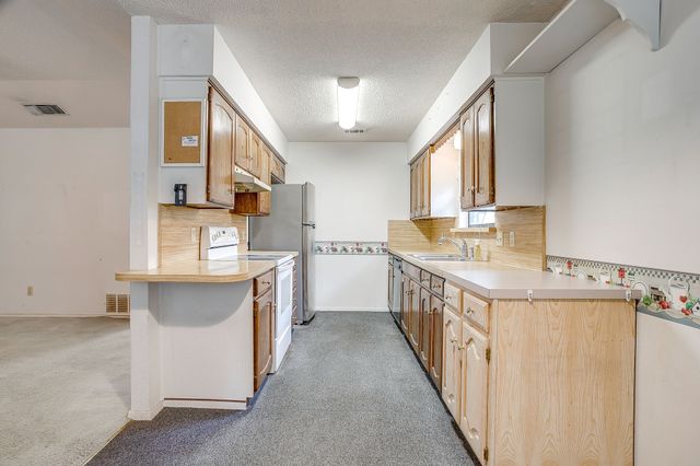 912 Hollow Creek Road, Burleson, TX 76028