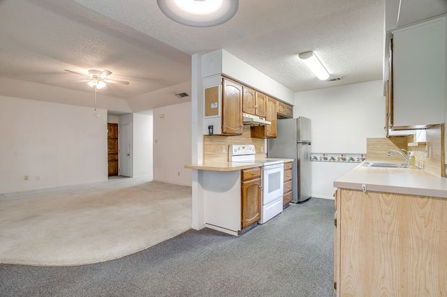 912 Hollow Creek Road, Burleson, TX 76028