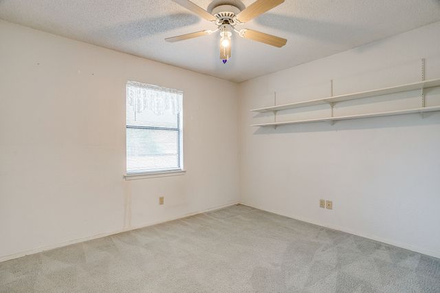 912 Hollow Creek Road, Burleson, TX 76028