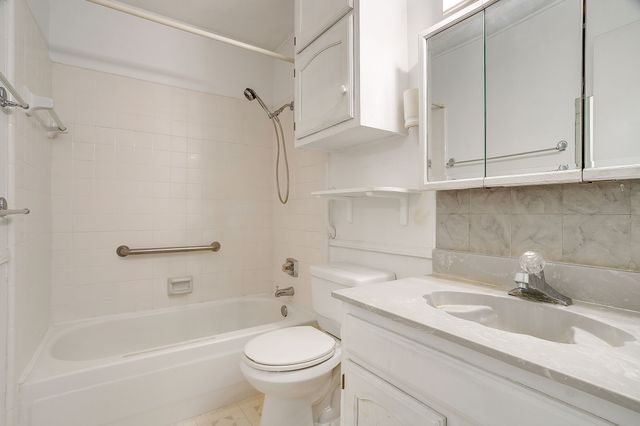 912 Hollow Creek Road, Burleson, TX 76028