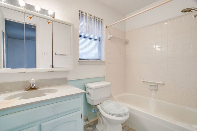 912 Hollow Creek Road, Burleson, TX 76028