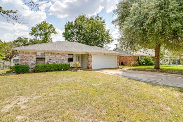 912 Hollow Creek Road, Burleson, TX 76028