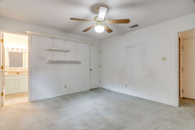 912 Hollow Creek Road, Burleson, TX 76028