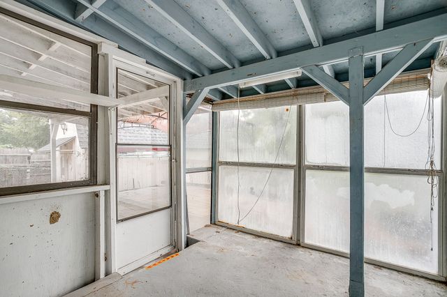 912 Hollow Creek Road, Burleson, TX 76028