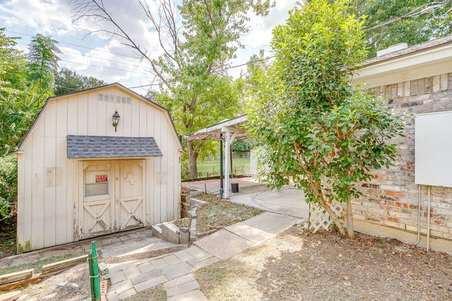 912 Hollow Creek Road, Burleson, TX 76028