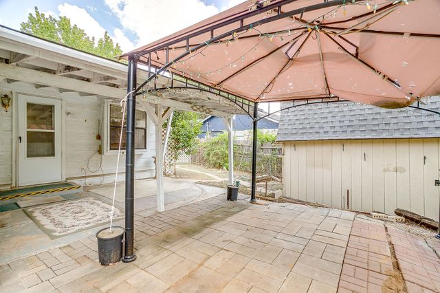 912 Hollow Creek Road, Burleson, TX 76028