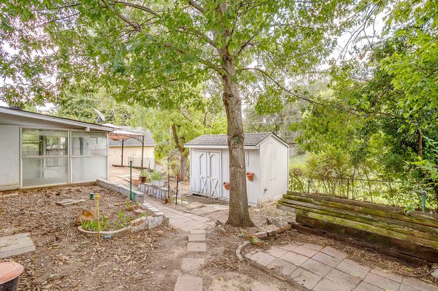 912 Hollow Creek Road, Burleson, TX 76028