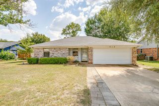 912 Hollow Creek Road, Burleson, TX 76028