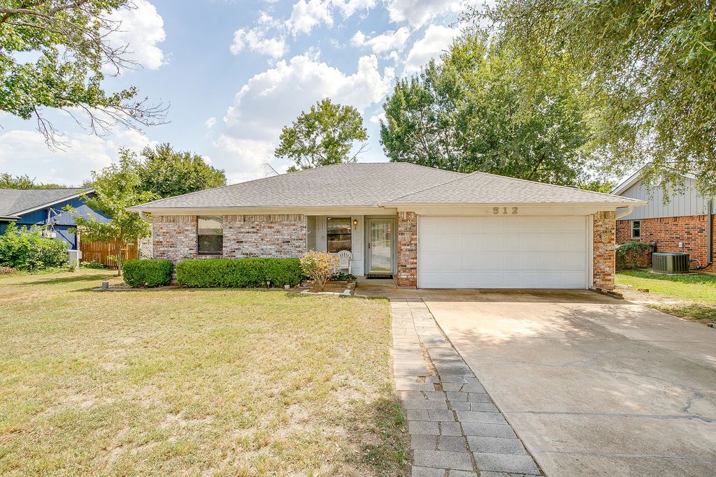 912 Hollow Creek Road, Burleson, TX 76028