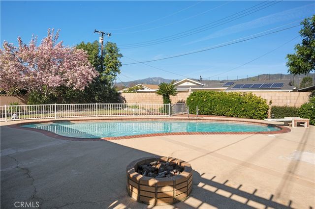 119 W Gladstone, Glendora, CA 91740