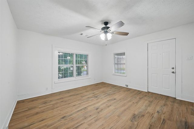 906 E Houston Street, Sherman, TX 75092