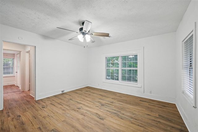 906 E Houston Street, Sherman, TX 75092