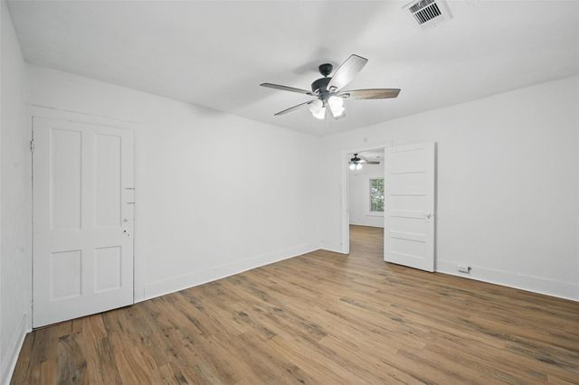 906 E Houston Street, Sherman, TX 75092