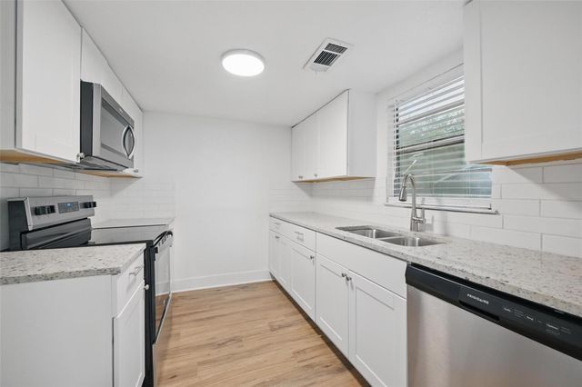 906 E Houston Street, Sherman, TX 75092