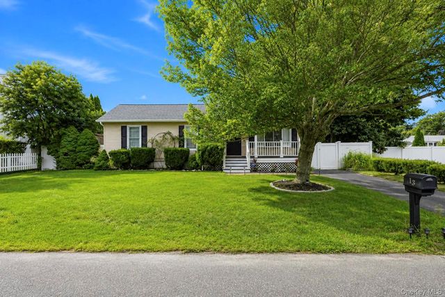 13 Adobe Drive, Shirley, NY 11967