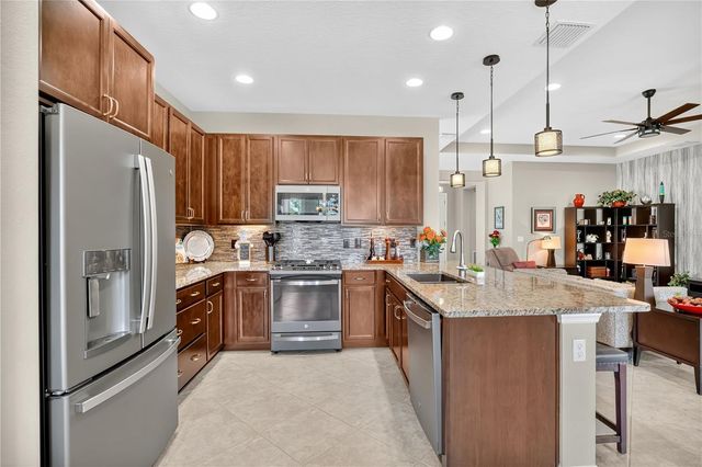 1066 VICTORIA HILLS DRIVE SOUTH, Deland, FL 32724