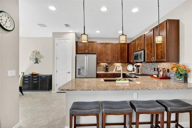 1066 VICTORIA HILLS DRIVE SOUTH, Deland, FL 32724