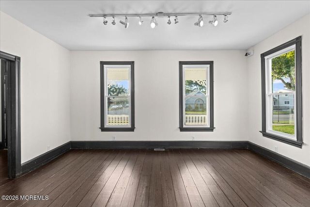 182 N Main Street, Manahawkin, NJ 08050