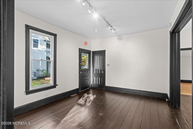 182 N Main Street, Manahawkin, NJ 08050