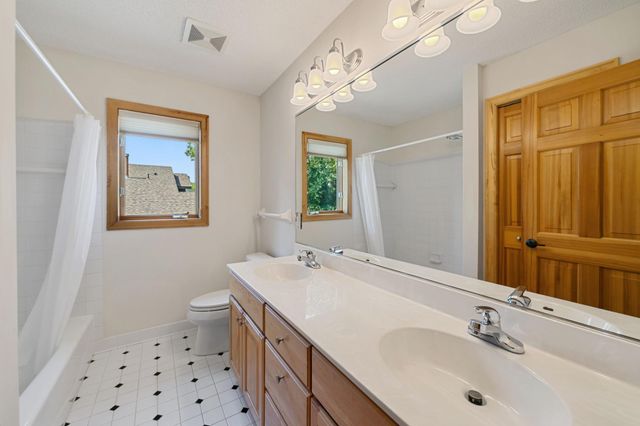 7941 S Bay Curve, Eden Prairie, MN 55347