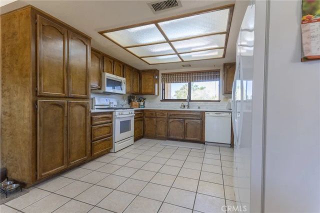 16058 Venango, Apple Valley, CA 92307
