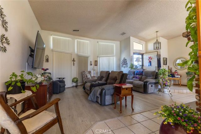 16058 Venango, Apple Valley, CA 92307