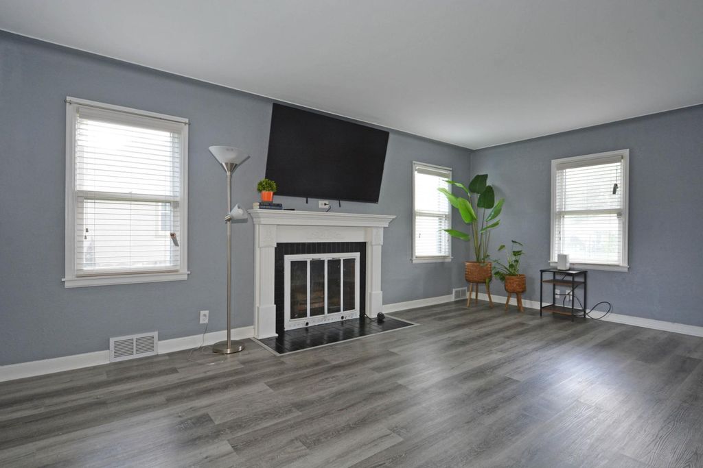 75 Geranium Avenue E, Saint Paul, MN 55117