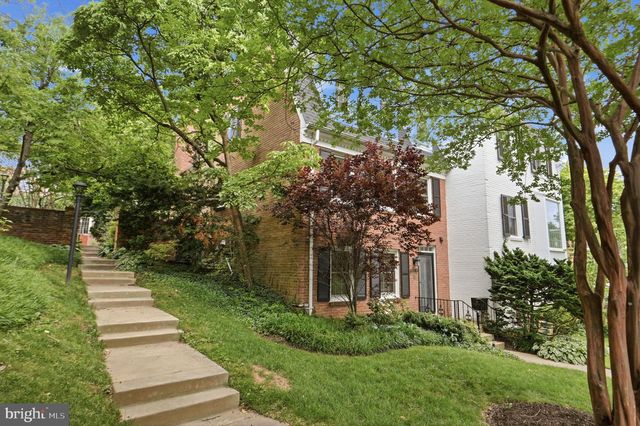 6740 TOWNE LANE RD, Mclean, VA 22101