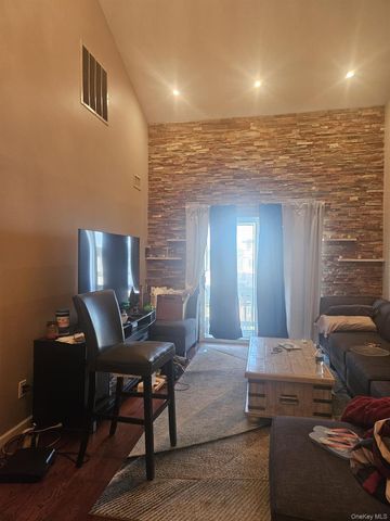 35 ANCHOR F, Freeport, NY 11520