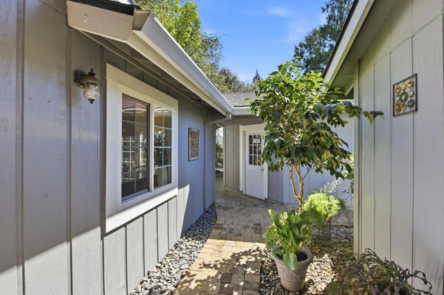 3266 Amethyst Dr, Cameron Park, CA 95682