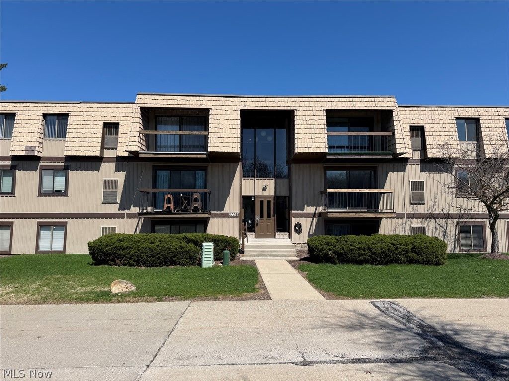 9611 Sunrise Boulevard K-9, North Royalton, OH 44133