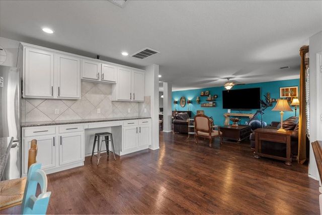 356 Century Oaks Lane, La Marque, TX 77568