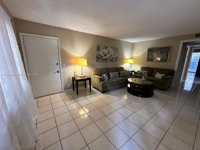 251 SW 134th Way 314M, Pembroke Pines, FL 33027
