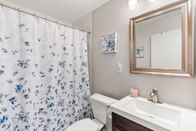 8 Fernview Ave 5, North Andover, MA 01845