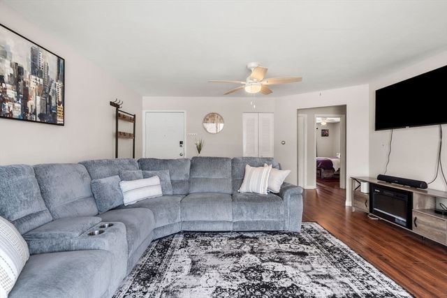 8 Fernview Ave 5, North Andover, MA 01845