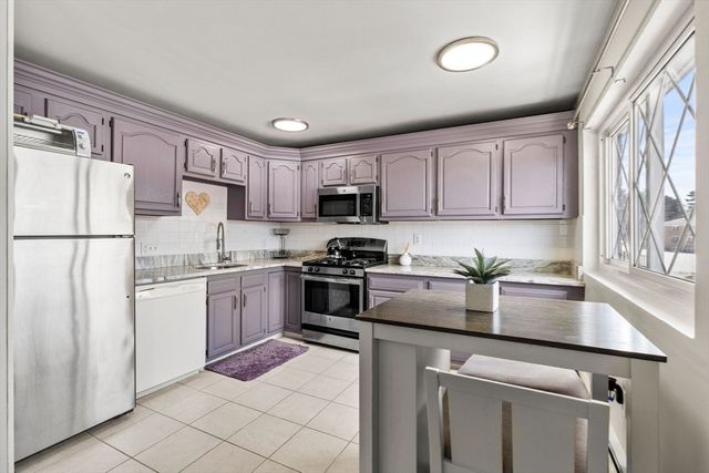 8 Fernview Ave 5, North Andover, MA 01845