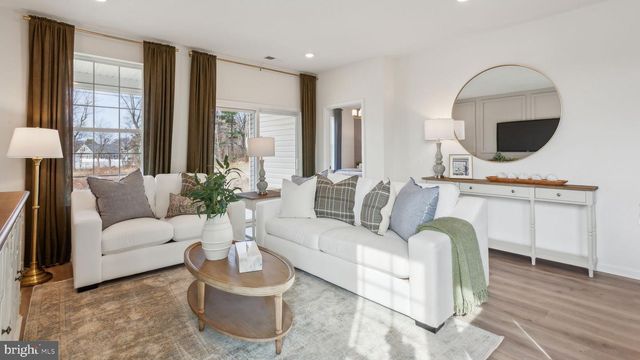 135 DELHAAS CIR, Bristol, PA 19007