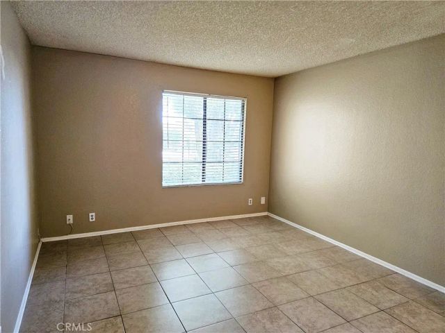 2554 Olive Drive 9, Palmdale, CA 93550