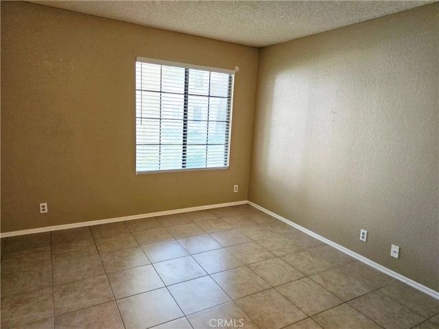 2554 Olive Drive 9, Palmdale, CA 93550