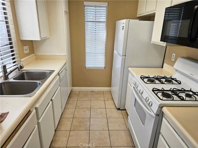 2554 Olive Drive 9, Palmdale, CA 93550