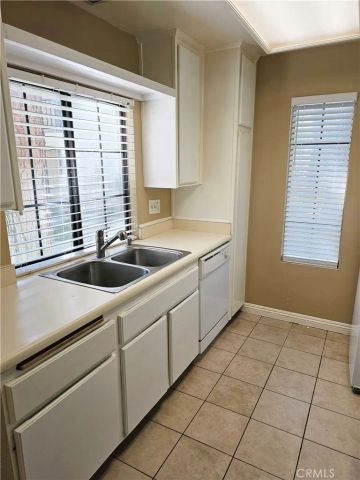 2554 Olive Drive 9, Palmdale, CA 93550