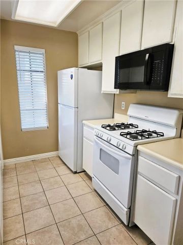 2554 Olive Drive 9, Palmdale, CA 93550