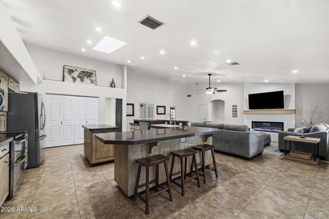 1822 E LEXINGTON Avenue N, Gilbert, AZ 85234