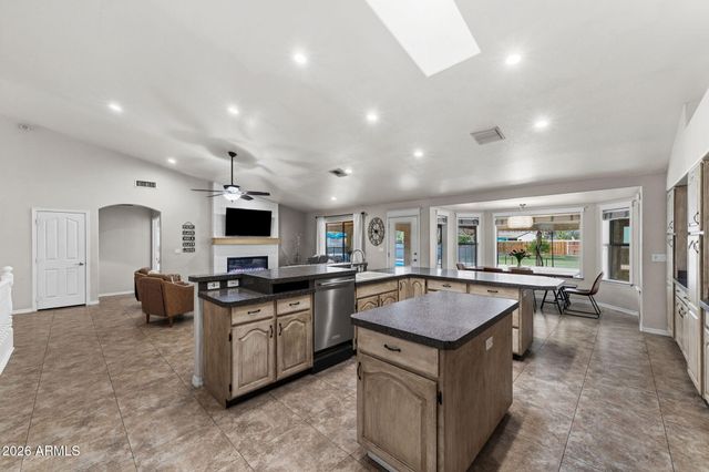 1822 E LEXINGTON Avenue N, Gilbert, AZ 85234