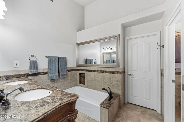 1822 E LEXINGTON Avenue N, Gilbert, AZ 85234